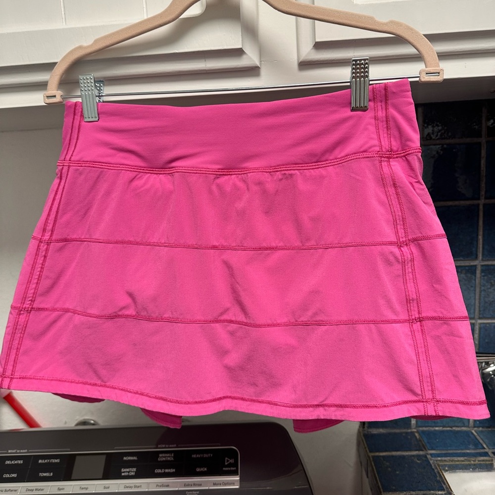 Lululemon skort size 6.